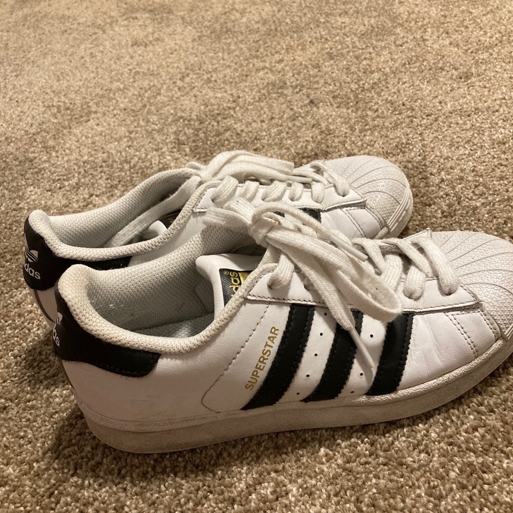 Adidas superstars